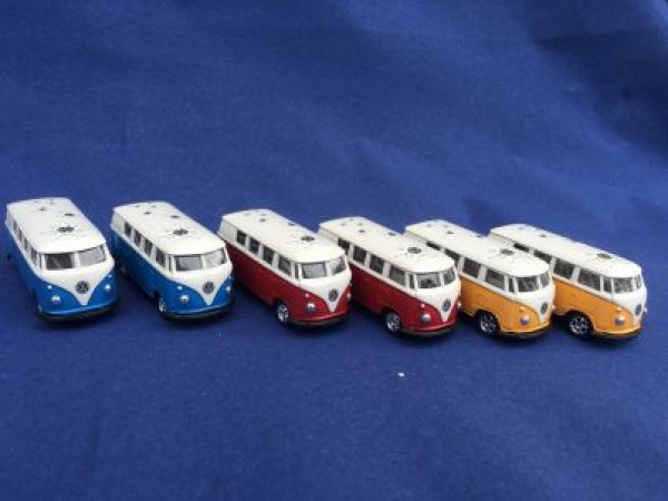 VW-Bus klein mit Edelweiß-Dach 8cm